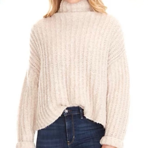 FREE PEOPLE | Fluffy Fox Boxy Chunky Knit Turtleneck Sweater in Pearl | Sz XS - Picture 3 of 15
